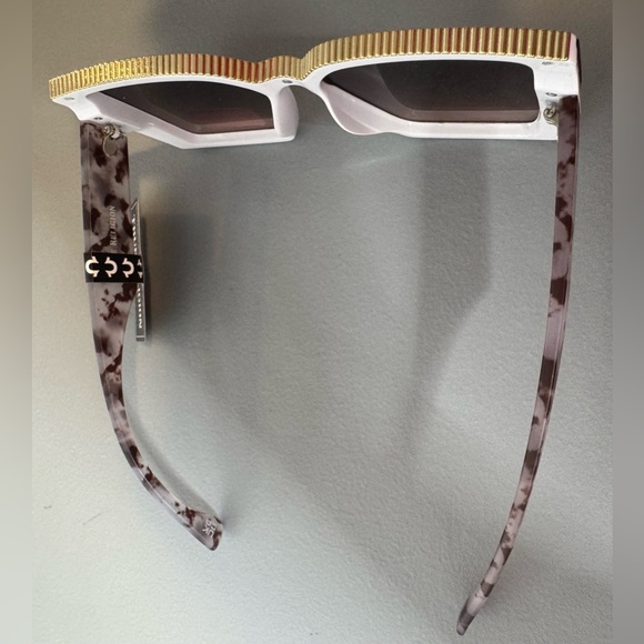 True Religion Gradient white frame oversized Sunglasses gold top accent oversize - Picture 4 of 6